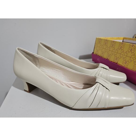 NEW Easy Street Square Toe Pumps Womens 10 Kitten Heel Bone Comfort Slip On - Picture 8 of 11